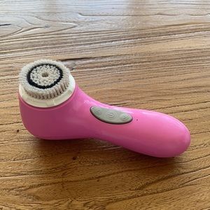 Clarisonic face scrubber